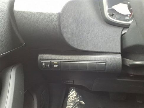 Used 2025 Toyota Corolla SE image 14