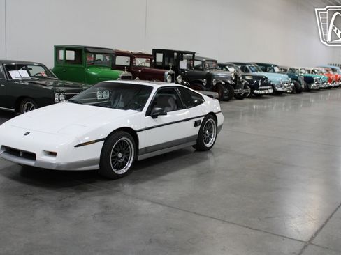 Used 1987 Pontiac Fiero GT image 9