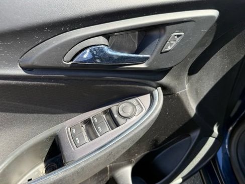 Used 2021 Chevrolet Malibu LT FWD image 12