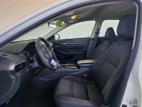 Used 2024 Nissan Altima 2.5 SV FWD image 12