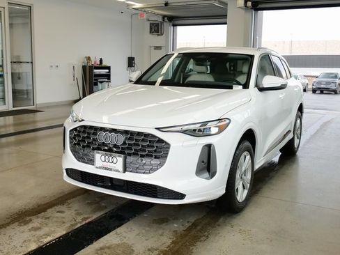 New 2025 Audi Q5 Premium image 3