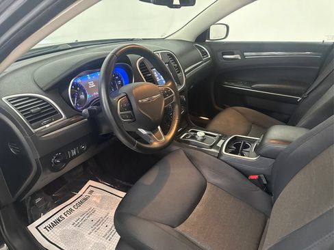 Used 2018 Chrysler 300 Touring RWD image 17