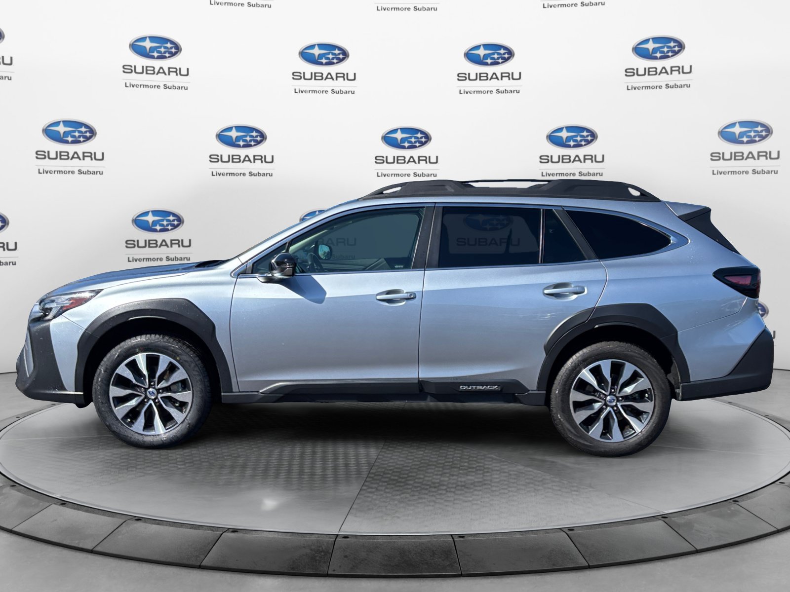 Used 2023 Subaru Outback Limited AWD/4WD image 3