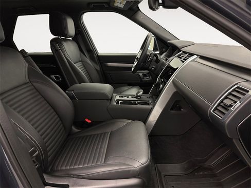 Used 2024 Land Rover Discovery Dynamic SE image 15