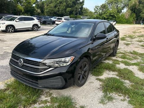 Used 2023 Volkswagen Jetta SE w/ Panoramic Sunroof Package FWD image 2