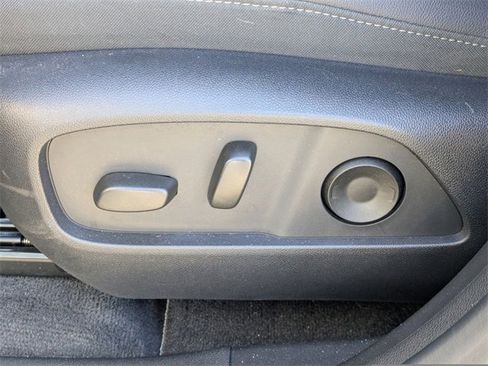 Used 2025 Chevrolet Equinox LT w/ Convenience Package II image 21