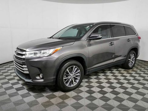 Used 2019 Toyota Highlander XLE FWD image 28