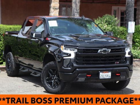 Used 2026 Chevrolet Silverado 1500 LT Trail Boss w/ LT Trail Boss Premium Package AWD/4WD image 2