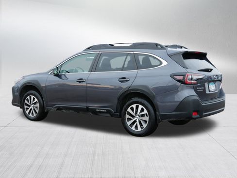 Used 2025 Subaru Outback Premium image 5