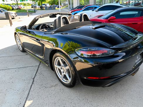Used 2017 Porsche 718 Boxster RWD image 48