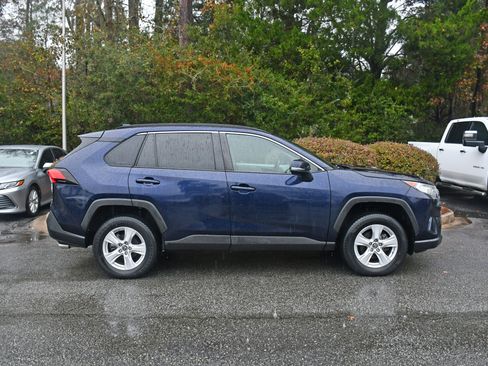 Used 2019 Toyota RAV4 XLE image 5