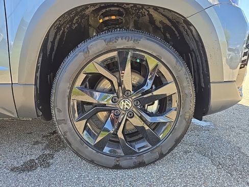 Used 2022 Volkswagen Taos SE AWD/4WD image 38