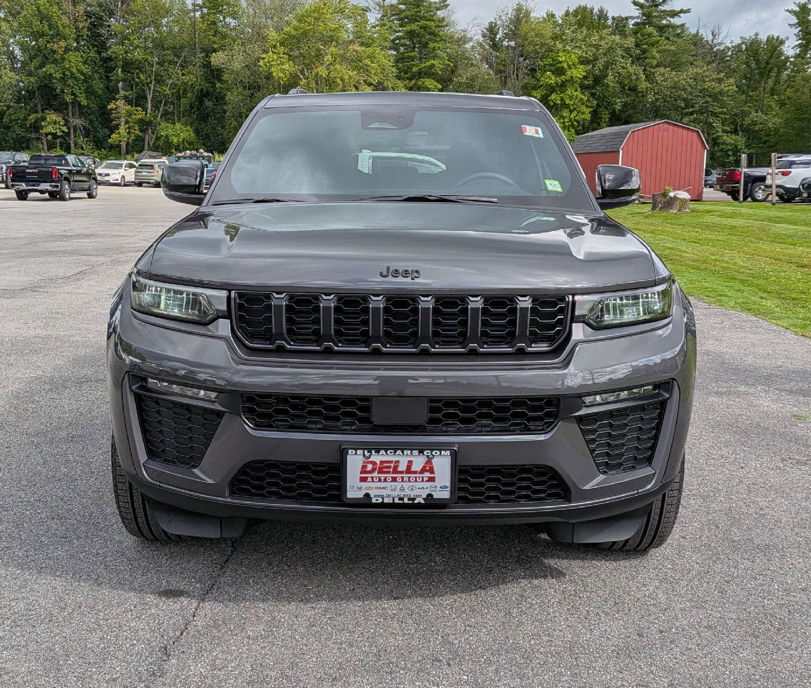 Used 2026 Jeep Grand Cherokee Limited w/ Limited Altitude Package AWD/4WD image 2