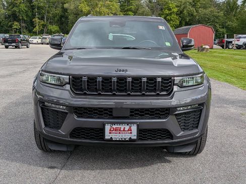 Used 2026 Jeep Grand Cherokee Limited w/ Limited Altitude Package AWD/4WD image 2