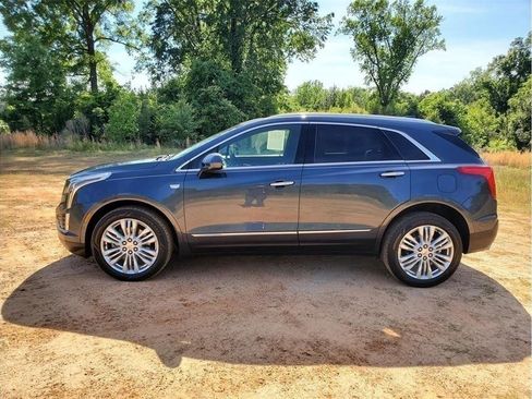 Used 2019 Cadillac XT5 Premium Luxury FWD image 3