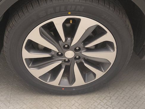 Used 2021 Buick Encore Preferred FWD image 31