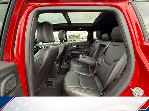Used 2025 Jeep Compass Limited w/ Sun & Sound Group AWD/4WD image 8