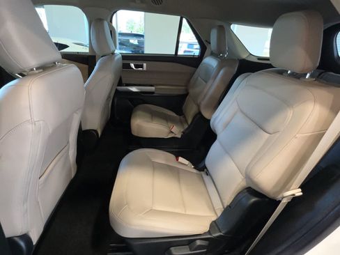 Used 2023 Ford Explorer XLT w/ Equipment Group 202A AWD/4WD image 31
