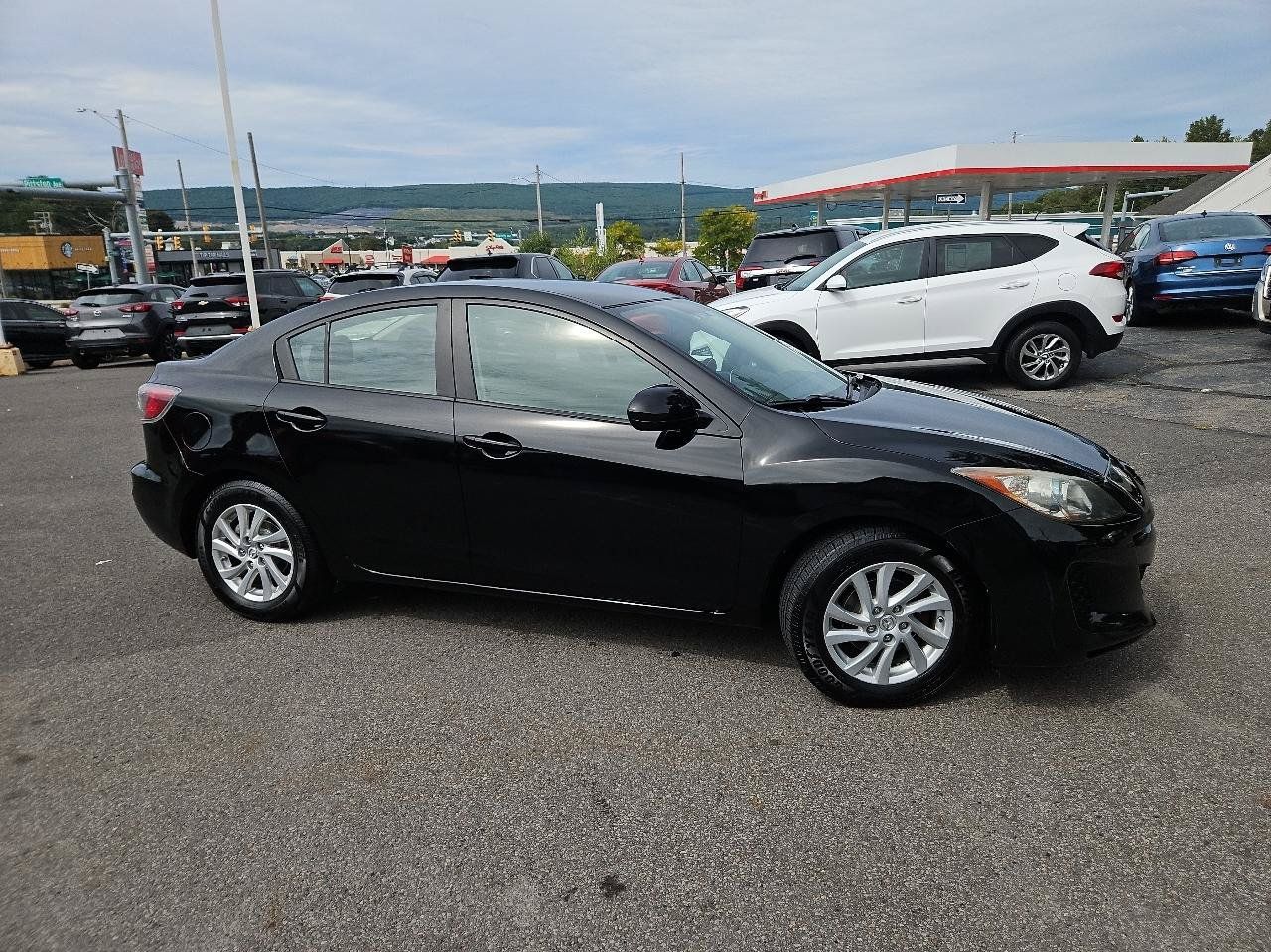 Used 2012 MAZDA MAZDA3 i Touring FWD image 2