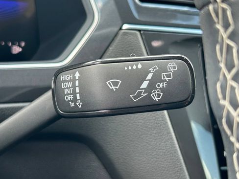 Certified 2023 Volkswagen Tiguan SE w/ Panoramic Sunroof Package FWD image 26