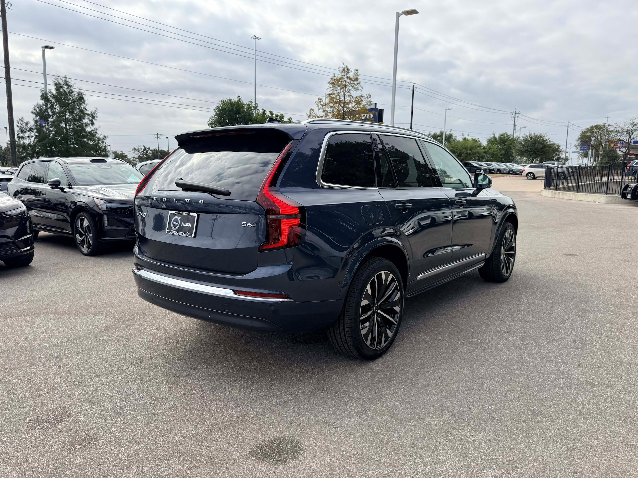 Used 2026 Volvo XC90 B6 Ultra w/ Protection Package AWD/4WD image 6