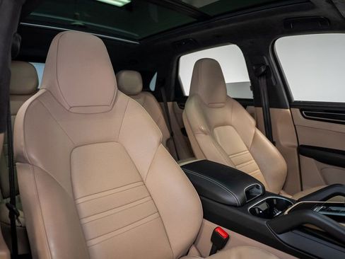 Used 2022 Porsche Cayenne GTS image 33