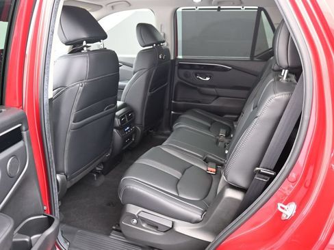 Used 2025 Honda Pilot Touring image 17