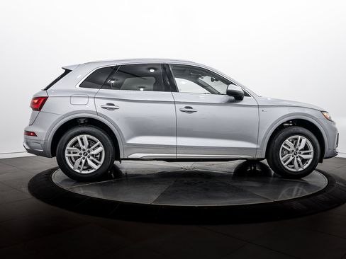 Certified 2023 Audi Q5 2.0T Premium w/ Convenience Package AWD/4WD image 3