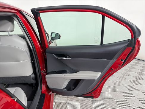 Used 2020 Toyota Camry SE w/ Carpet Mat Package FWD image 28