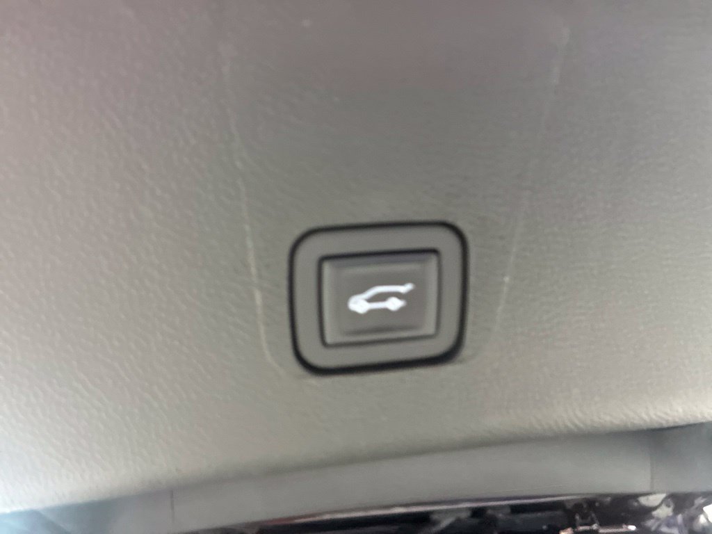 Used 2023 Chevrolet Traverse High Country w/ LPO, Floor Liner Package AWD/4WD image 42