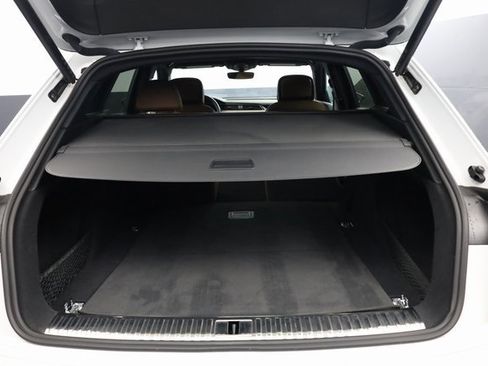 Used 2022 Audi e-tron Premium image 28