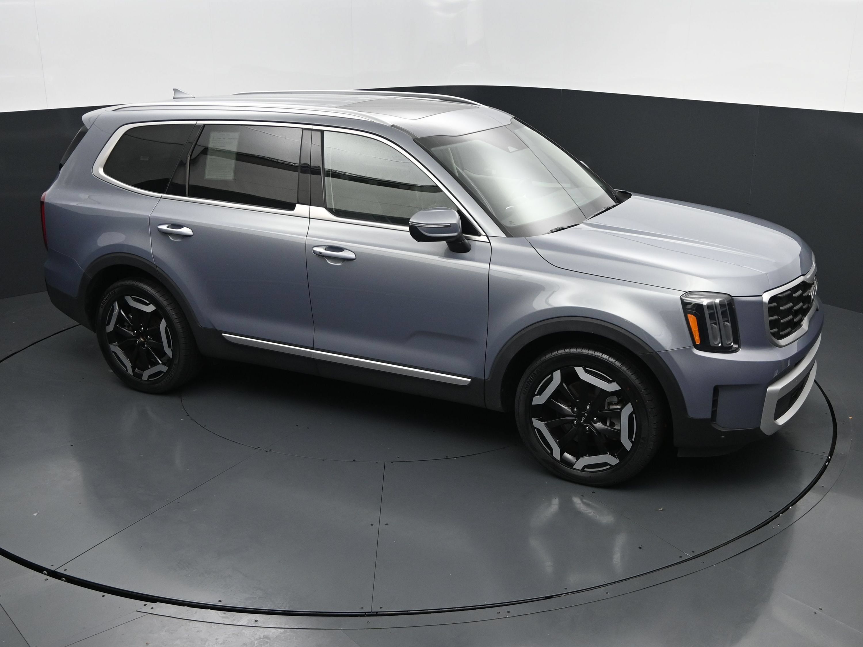 Used 2025 Kia Telluride S FWD image 34