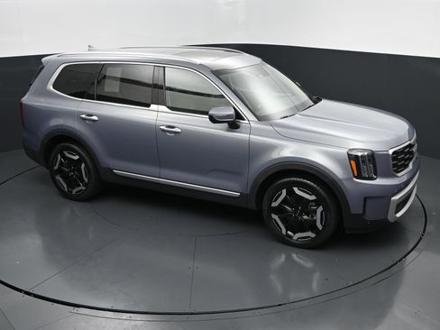Used 2025 Kia Telluride S FWD image 34