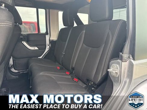 Used 2016 Jeep Wrangler Unlimited Sahara w/ Connectivity Group AWD/4WD image 15