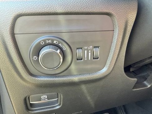Certified 2023 Jeep Grand Cherokee L Altitude AWD/4WD image 12