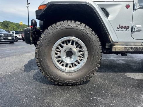 Used 2024 Jeep Wrangler Unlimited Rubicon AWD/4WD image 4
