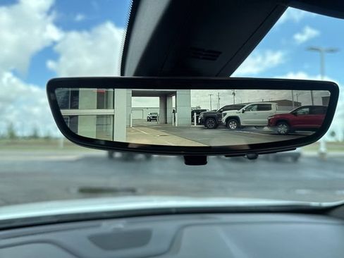 Used 2023 Chevrolet Traverse Premier FWD image 26
