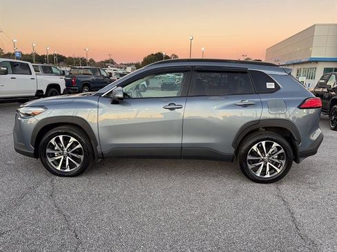 Used 2023 Toyota Corolla Cross XLE image 4