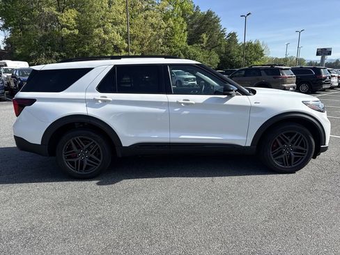 Used 2025 Ford Explorer ST-Line w/ Premium Package AWD/4WD image 8