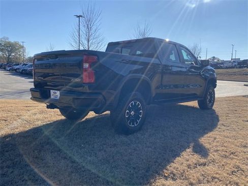 Used 2025 Chevrolet Silverado 1500 ZR2 w/ Technology Package image 3