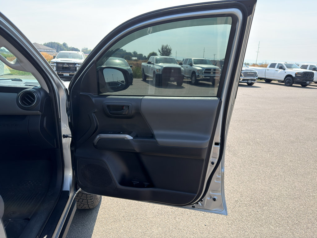 Used 2023 Toyota Tacoma SR5 w/ Technology Package AWD/4WD image 14