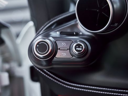 Used 2021 Ferrari F8 Tributo image 42