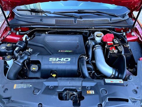 Used 2017 Ford Taurus SHO image 31