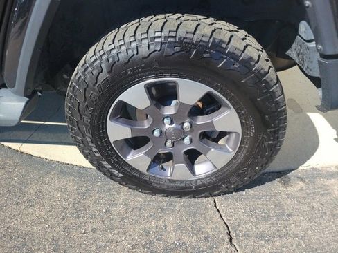 Used 2018 Jeep Wrangler Unlimited Sahara image 14