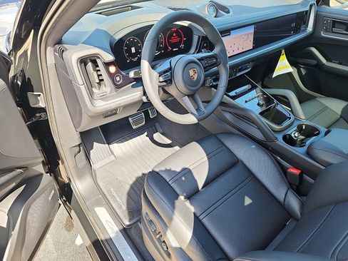 New 2026 Porsche Cayenne S image 4