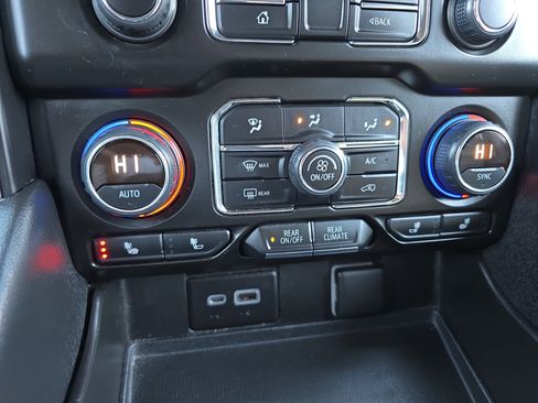 Used 2022 Chevrolet Tahoe Z71 w/ Luxury Package image 23