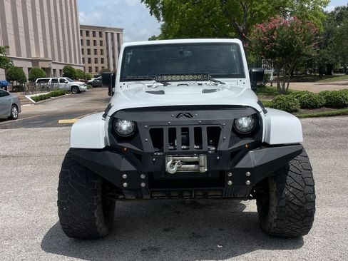 Used 2017 Jeep Wrangler Unlimited Rubicon AWD/4WD image 8