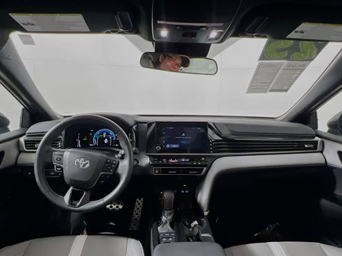 Used 2025 Toyota Camry SE FWD image 30