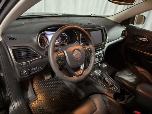 Used 2022 Jeep Cherokee Trailhawk w/ Premium Leather Package image 8