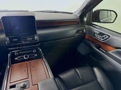 Used 2021 Lincoln Navigator Reserve image 19